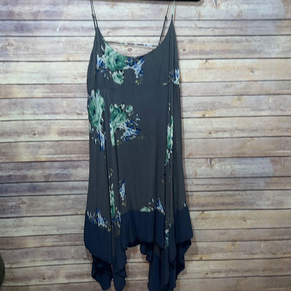 Free People Gray Floral Print Dress Handkerchief Hem Size Large B8